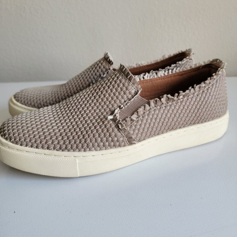 Indigo Rd. Womens Kicky Slip-On Sneakers Woven Beige Sz 8 Beach Casual Vacation